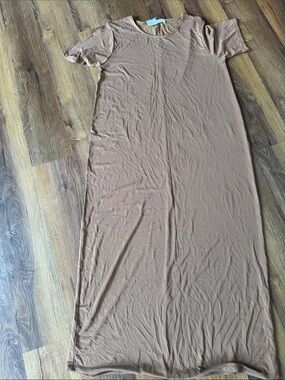 Zenana  Brown Short Sleeve Maxi T-Shirt Dress the 2nd picture is the color